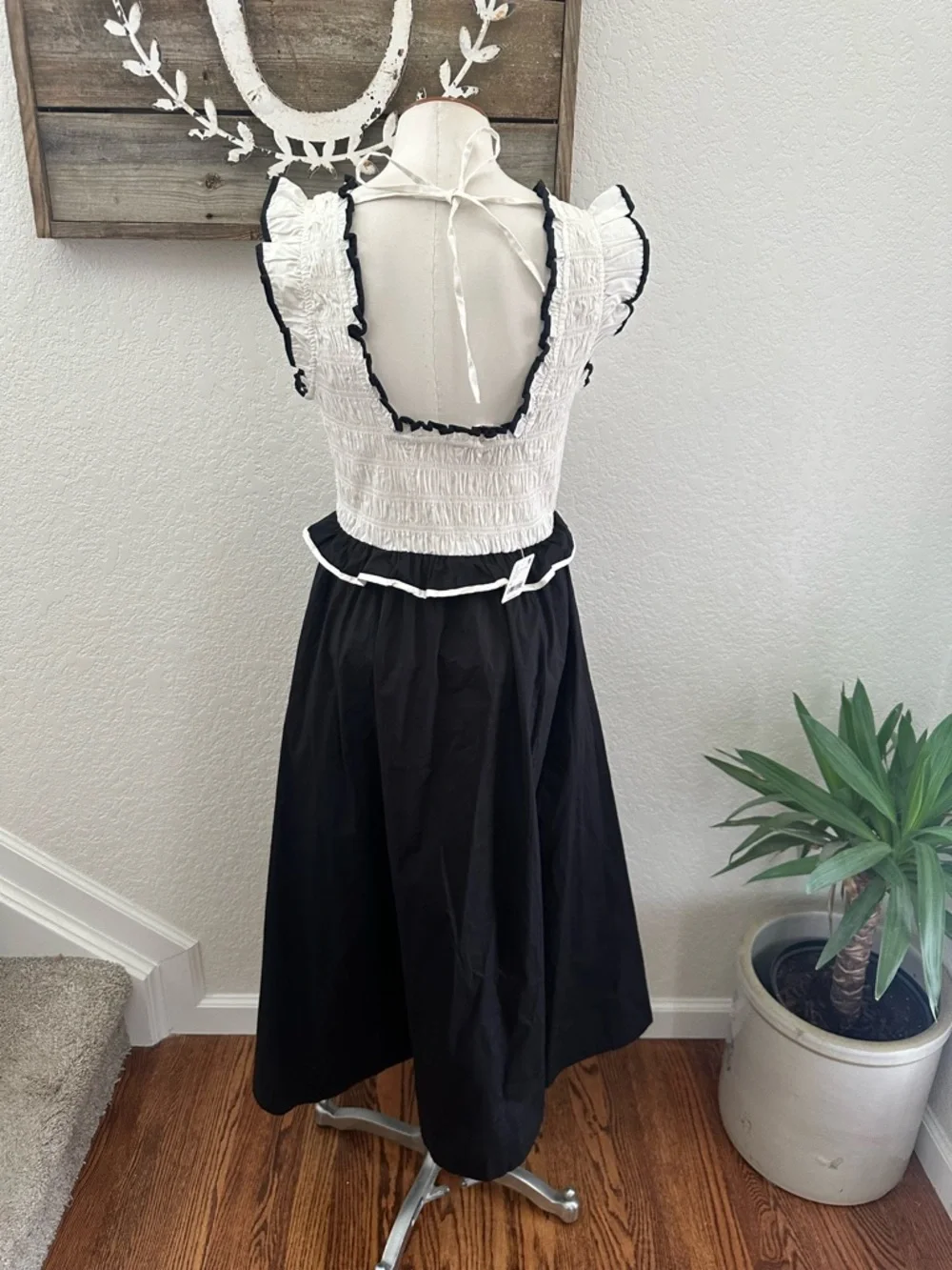 Free People Tovi Black and White Ruffled Smocked Midi Dress size M NWT - Picture 2 of 8